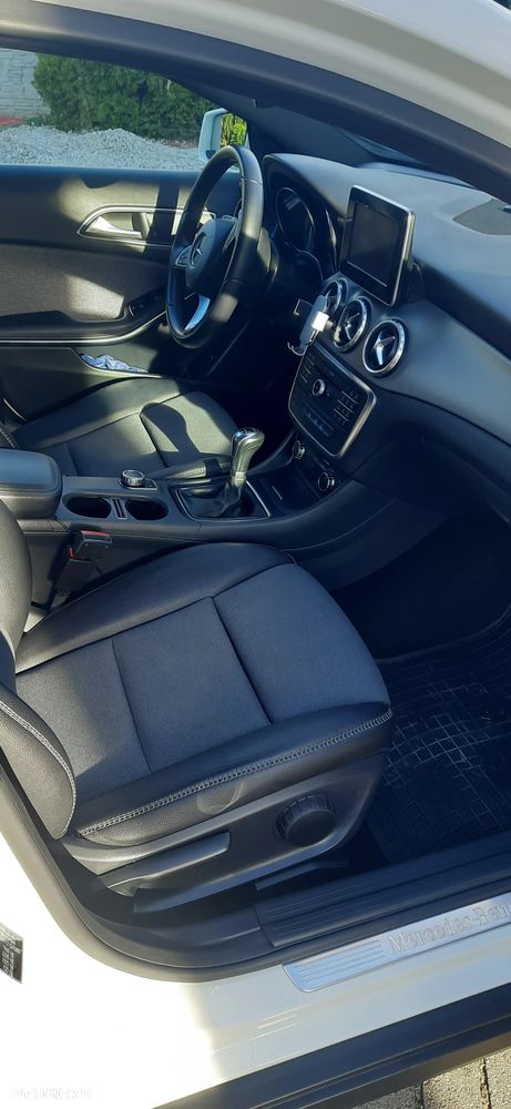 Mercedes-Benz GLA 180 d - 12