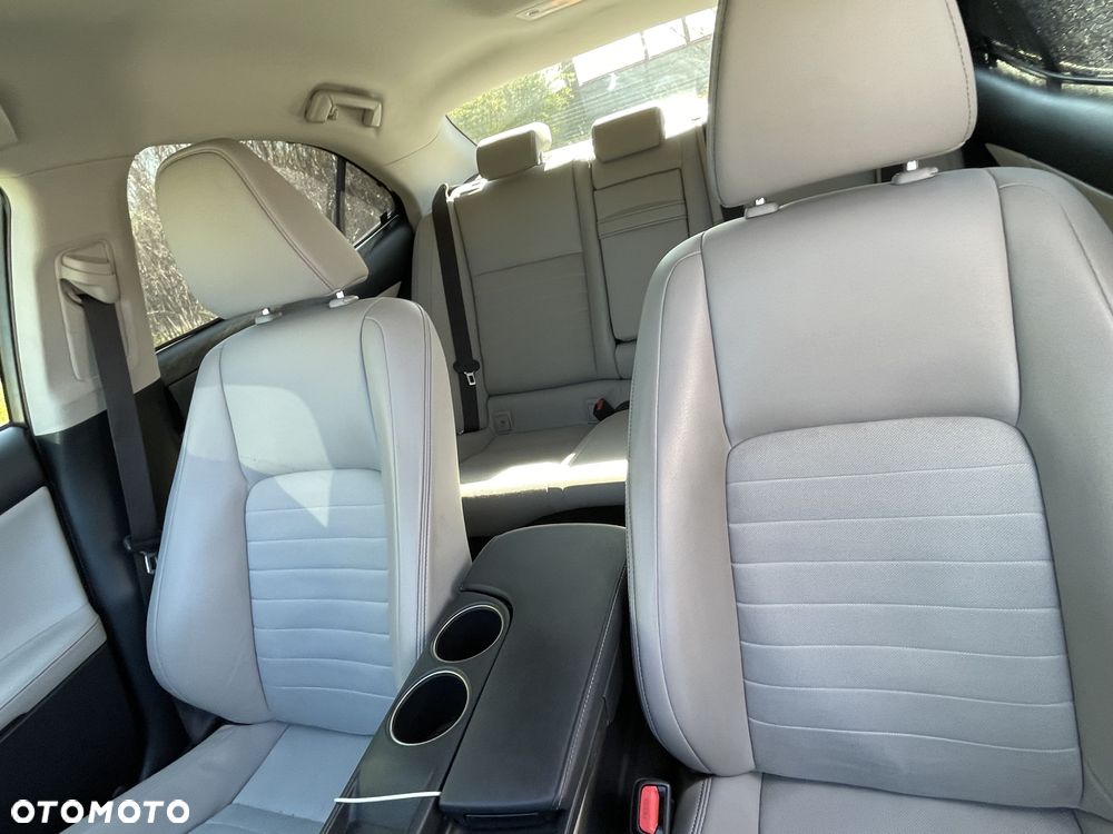Lexus IS 200t Elite - 18
