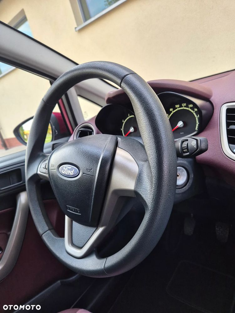 Ford Fiesta 1.25 Celebration - 31
