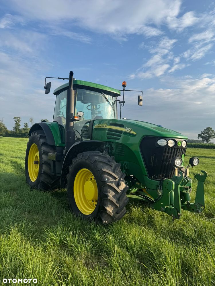 John Deere 7820 - 8