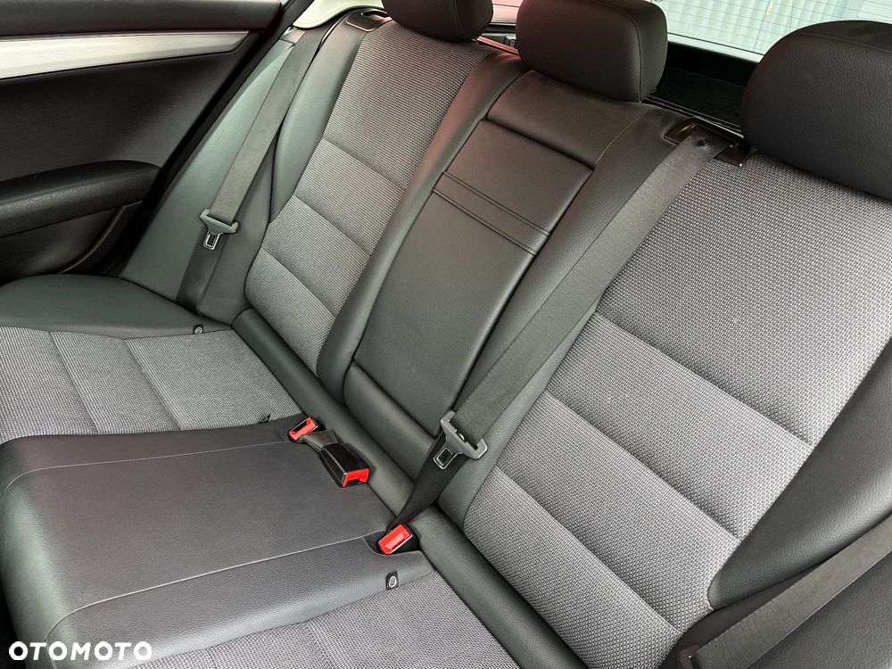 Mercedes-Benz Klasa C 180 T BlueEFFICIENCY 7G-TRONIC Avantgarde - 19