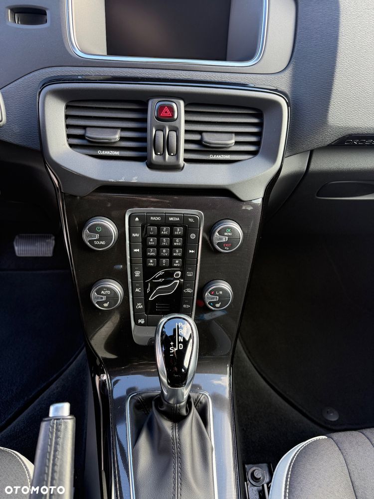 Volvo V40 Cross Country T3 Geartronic Momentum - 15