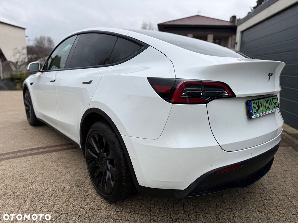 Tesla Model Y Long Range AWD - 14
