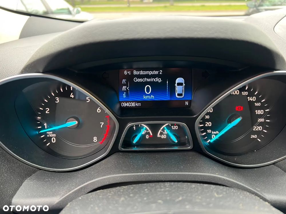 Ford Kuga 1.5 EcoBoost 2x4 Titanium - 16