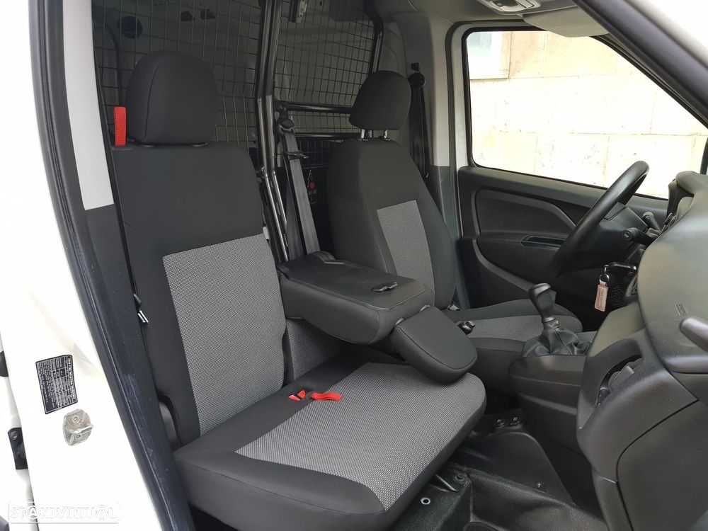 Fiat Doblo 3 Lugares - 35