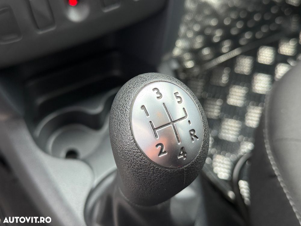 Dacia Sandero SCe 75 Essential - 6