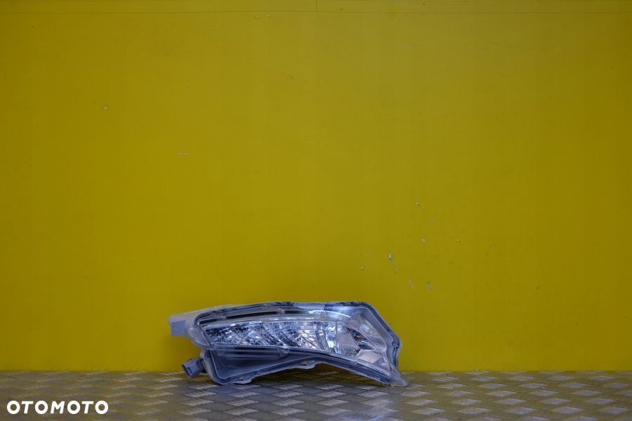 TOYOTA CAMRY 2015-2018 HALOGEN PRAWY PRZÓD LAMPA - 1