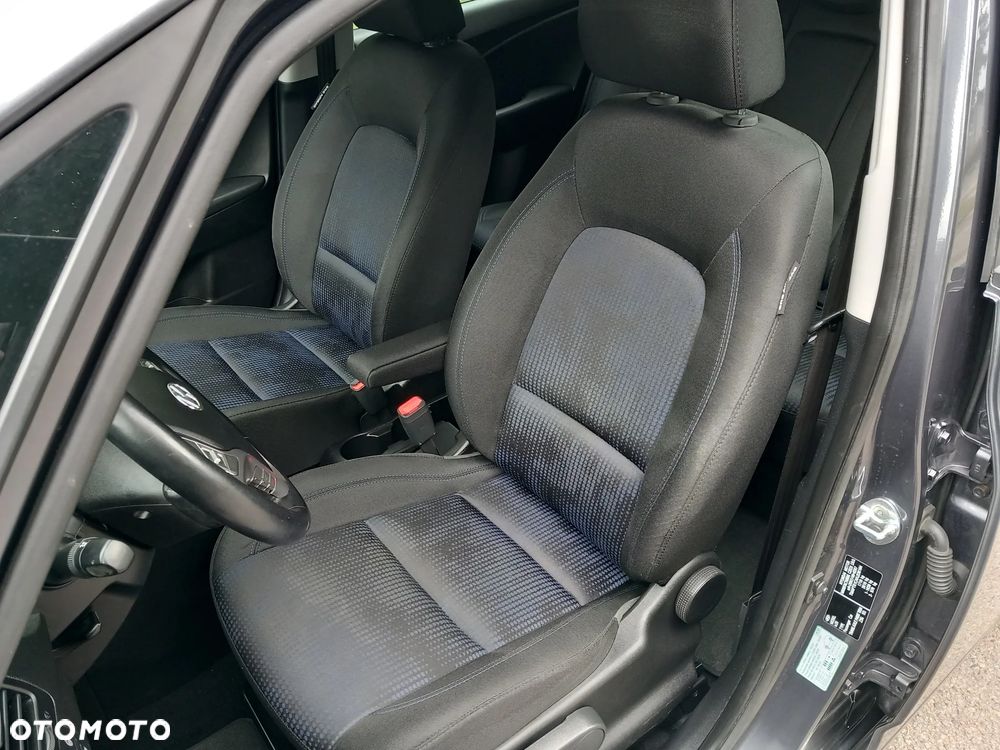 Hyundai ix20 1.4 Comfort blue - 14