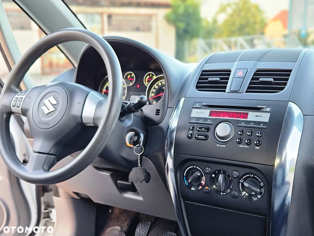 Suzuki SX4 1.6 Comfort Plus - 8