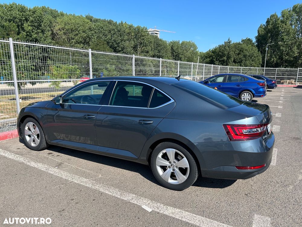 Skoda Superb 2.0 TDI DSG Ambition - 18