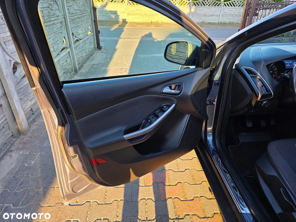 Ford Focus 1.0 EcoBoost Ambiente - 28
