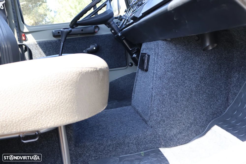 Mercedes Benz Unimog - 12