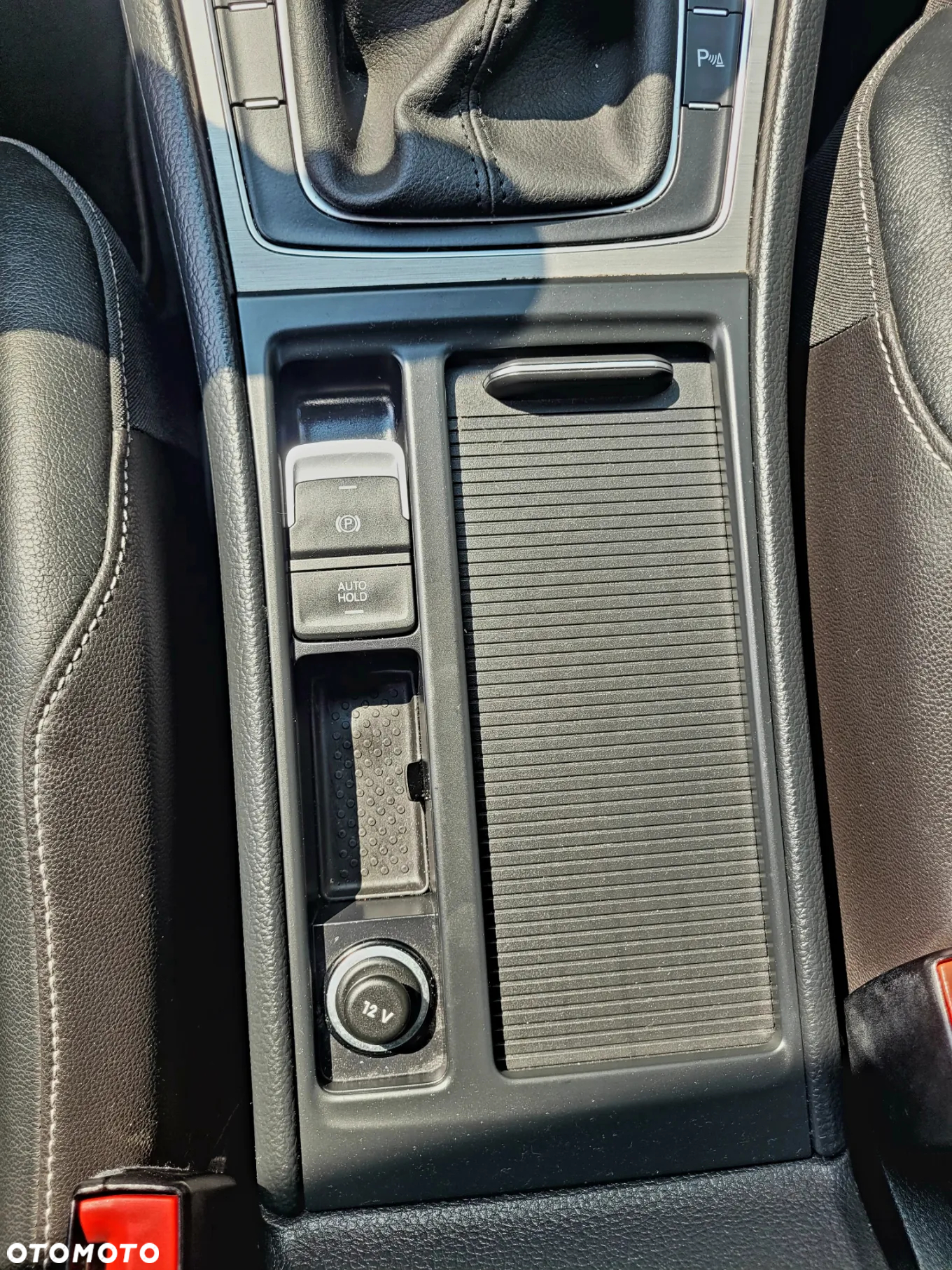 Volkswagen Golf 2.0 BlueTDI Highline - 38