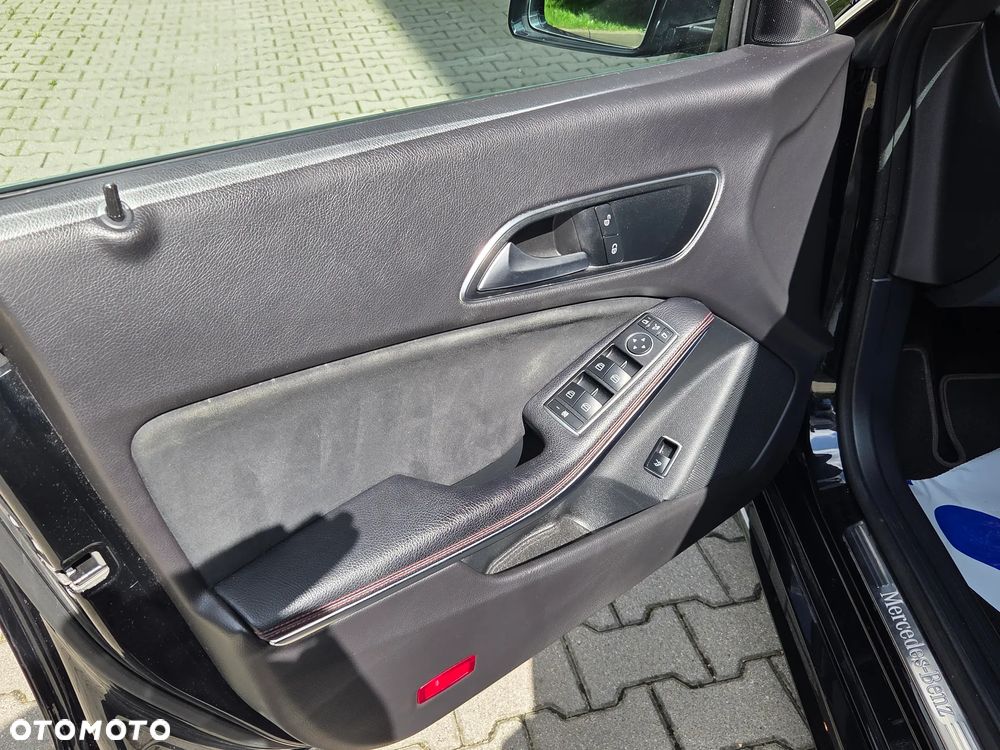 Mercedes-Benz CLA 200 7G-DCT AMG Line - 22