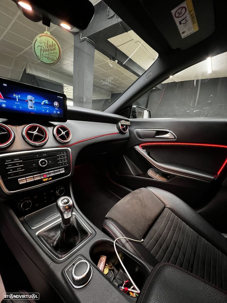 Mercedes-Benz CLA 180 AMG Line - 16