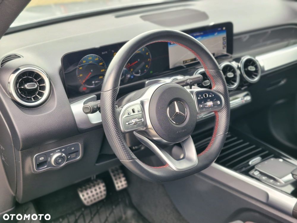 Mercedes-Benz GLB 200 4-Matic AMG Line 8G-DCT - 10