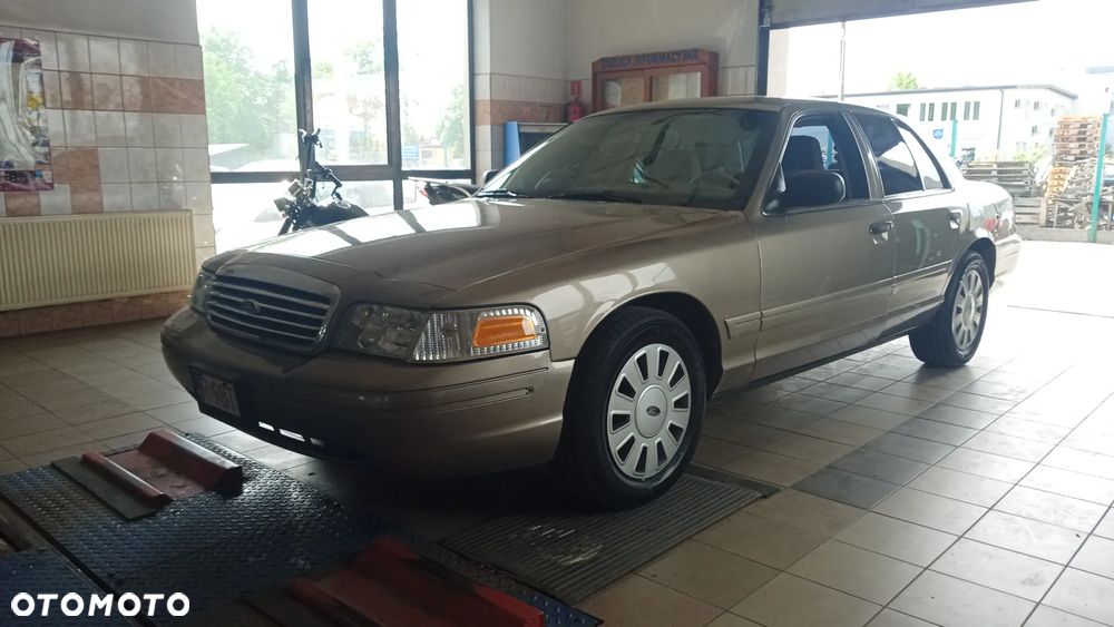 Ford Crown - 6