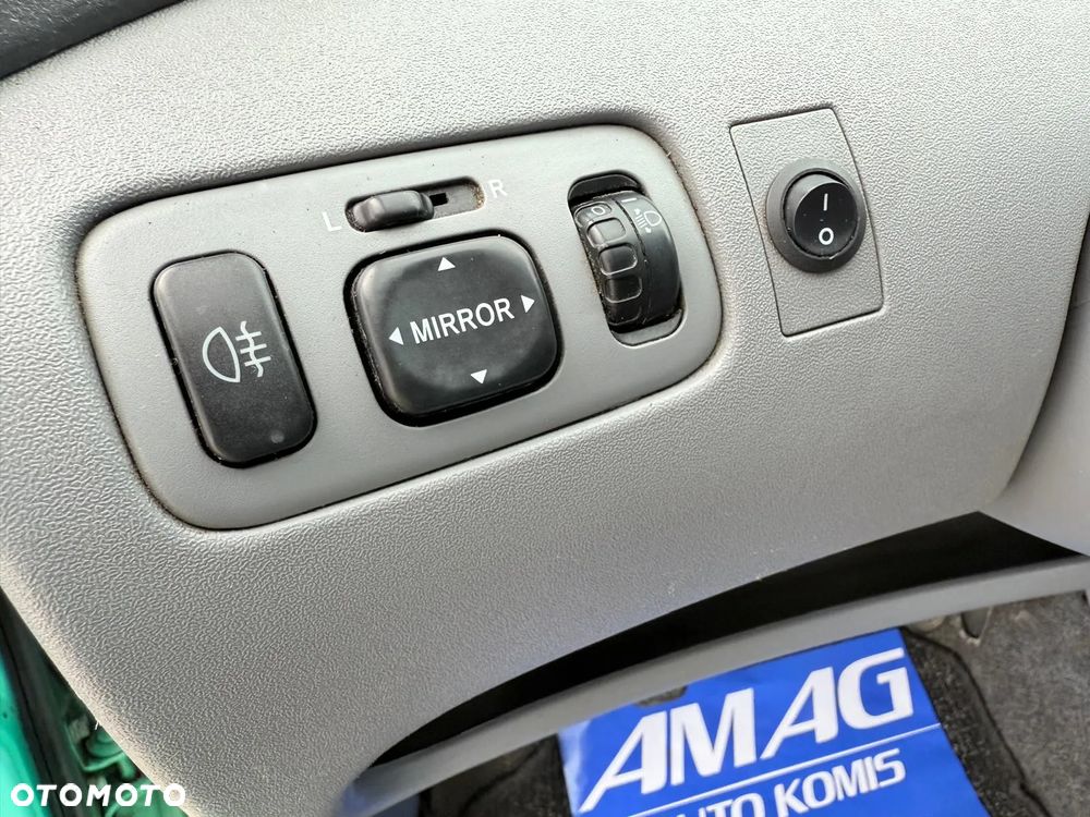 Toyota Yaris 1.0 Base - 18