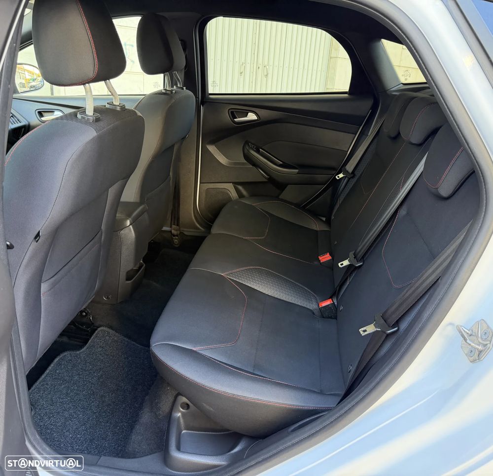 Ford Focus 1.5 TDCi ECOBlue ST-Line - 24