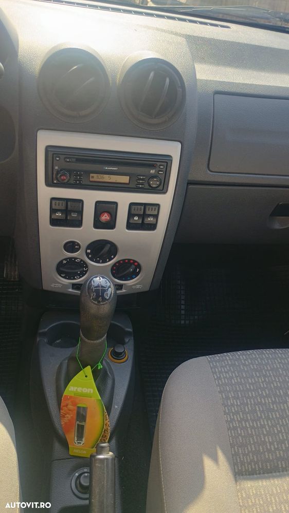 Dacia Logan 1.6 16V Preference - 10