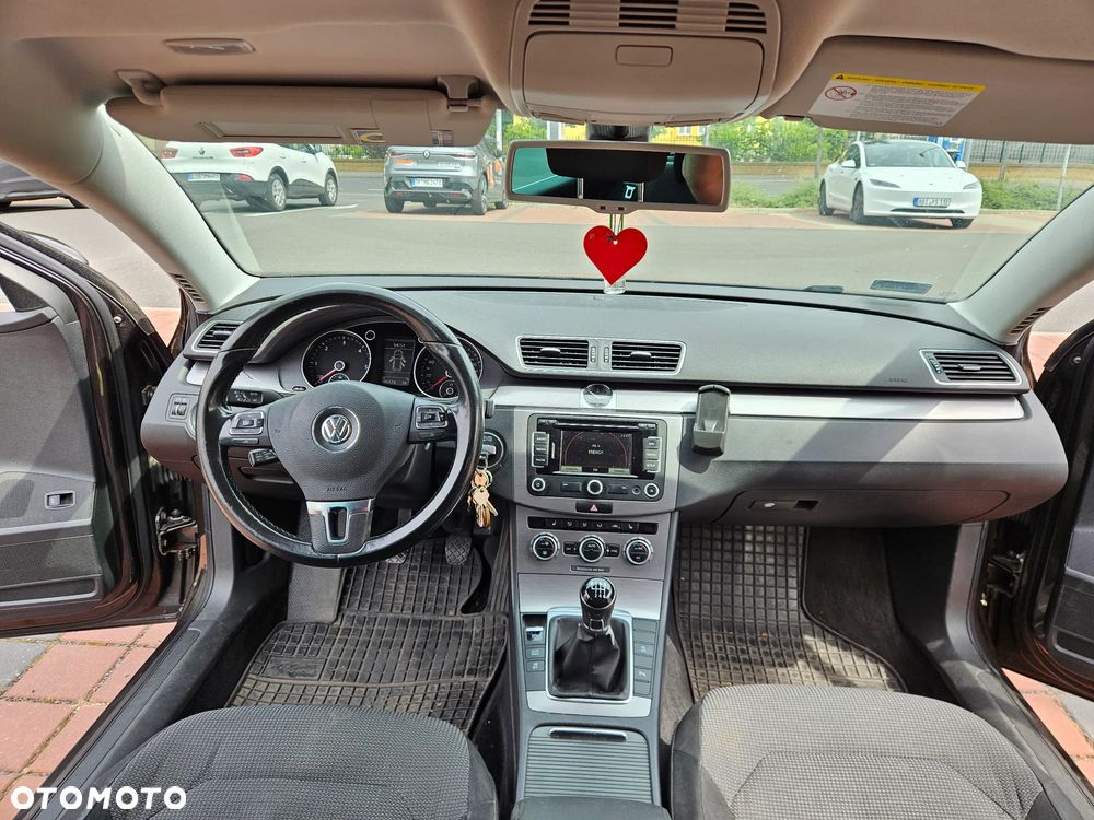 Volkswagen Passat - 9