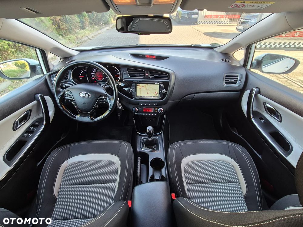 Kia Ceed 1.6 CRDi 128 Platinum Edition - 30
