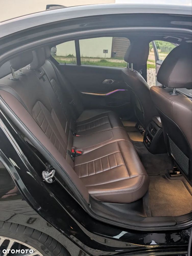 BMW Seria 3 320d xDrive Luxury Line sport - 23