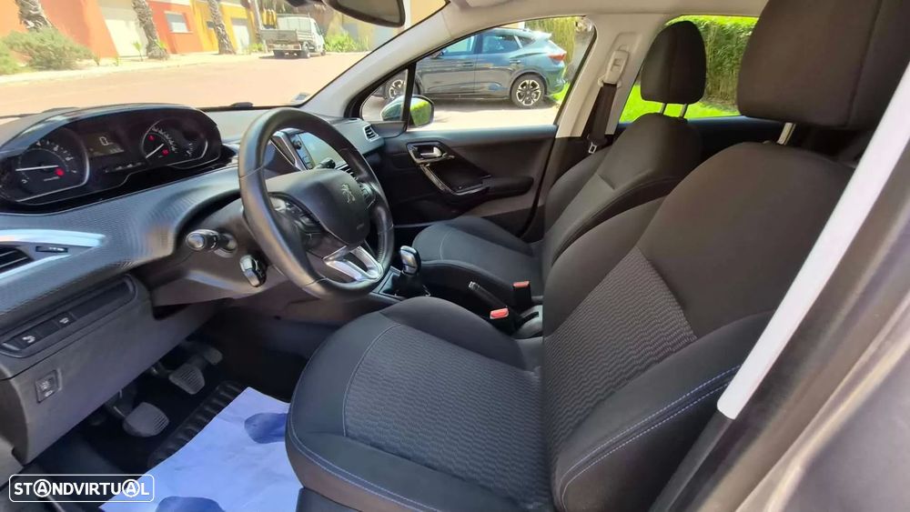 Peugeot 208 1.2 PureTech Signature - 4