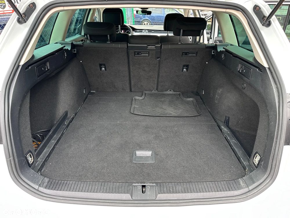 Volkswagen Passat Variant 2.0 TDI SCR DSG (BlueM Tech) Comfortline - 7