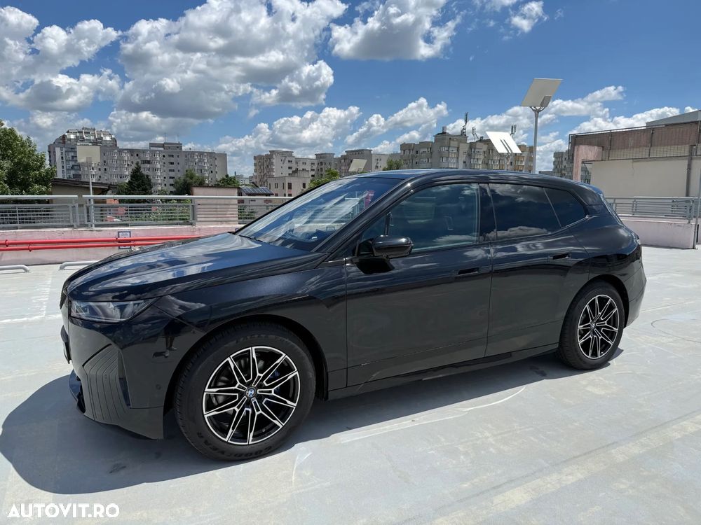 BMW iX - 4