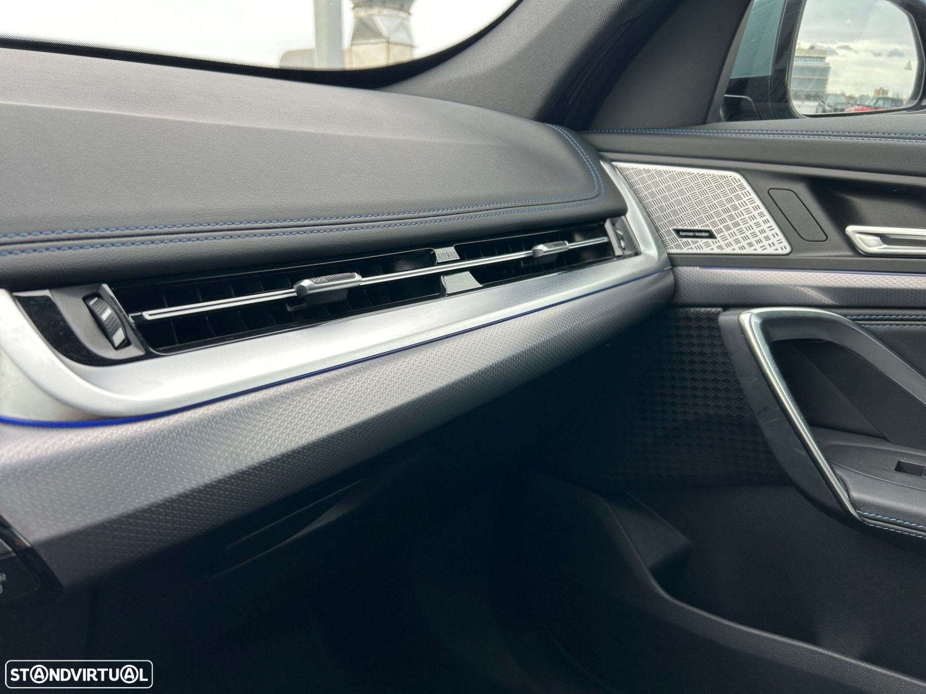 BMW iX1 eDrive20 Pack Desportivo M - 16
