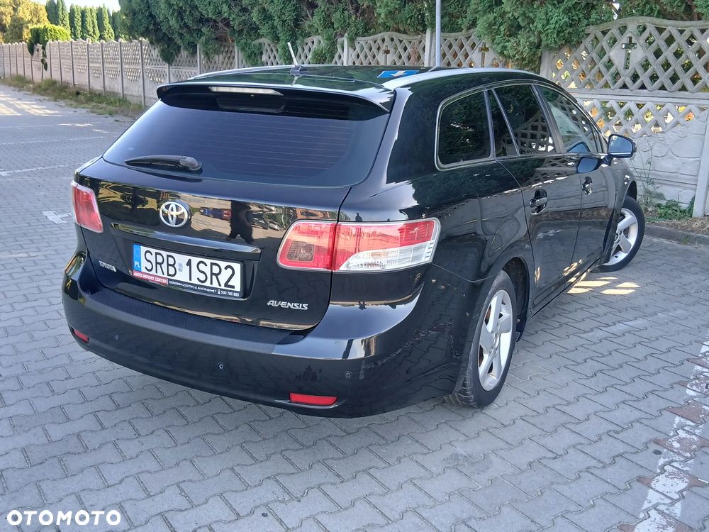 Toyota Avensis - 17