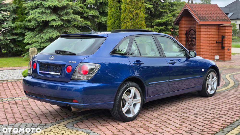 Lexus IS - 28