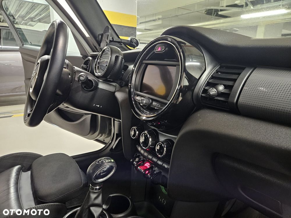 MINI Cooper Standard - 18