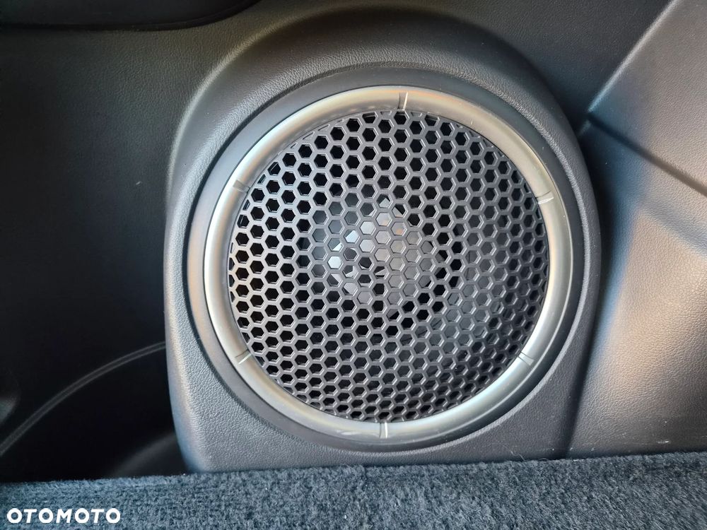 Mitsubishi Outlander - 32