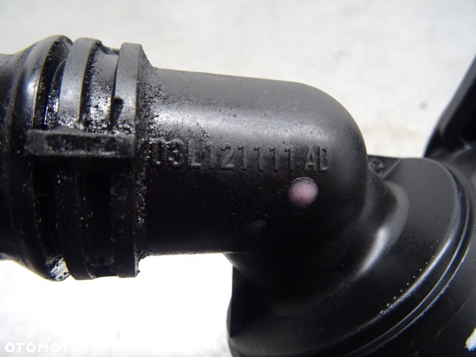 Audi A4 B8 2.0TDI OBUDOWA TERMOSTATU 03L121111AB - 3
