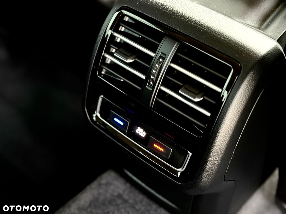 Volkswagen Passat 1.6 TDI SCR DSG - 36