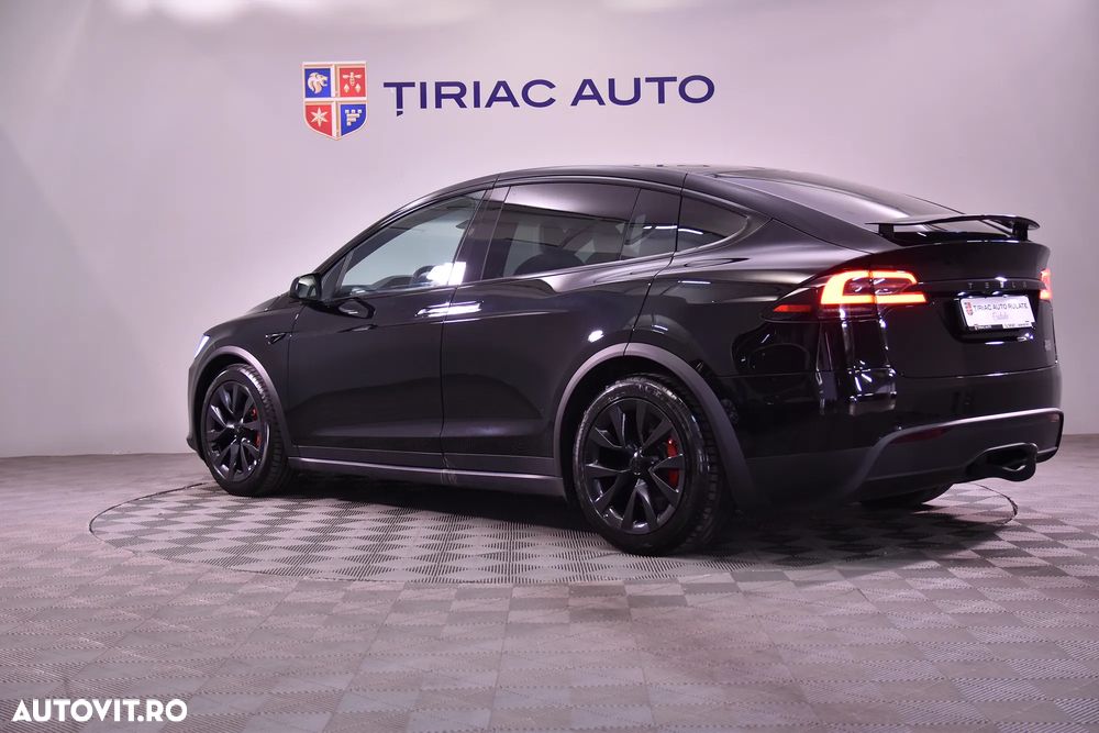 Tesla Model X - 3
