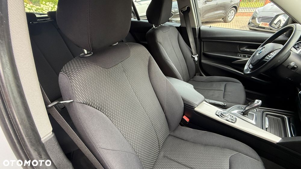 BMW Seria 3 318d Sport Line - 21