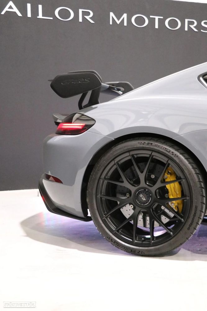 Porsche 718 Cayman - 12