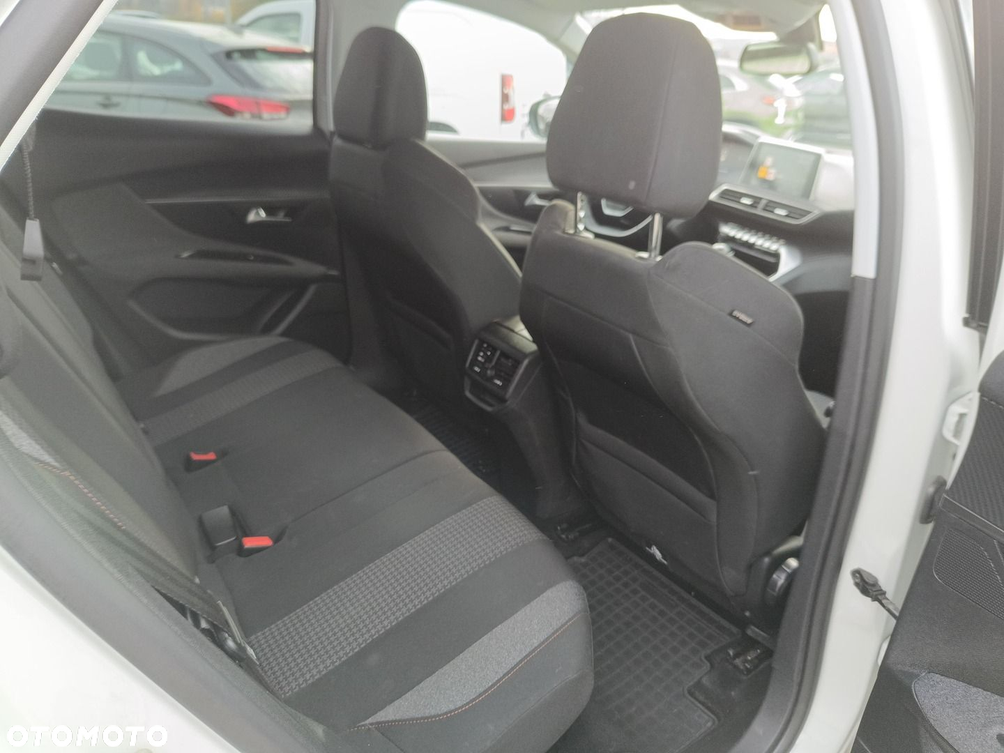 Peugeot 3008 1.2 PureTech Allure S&S - 11
