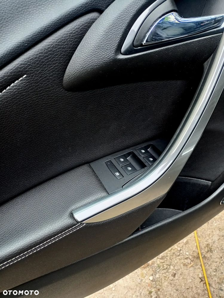 Opel Astra 2.0 CDTI Exklusiv - 11