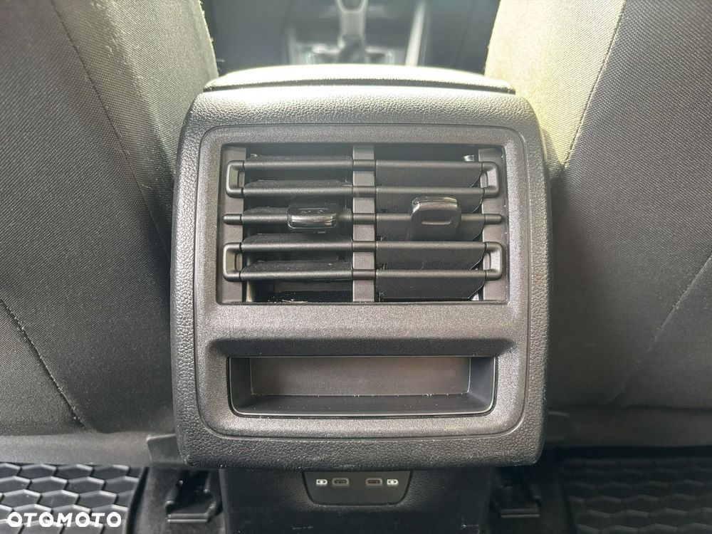 Volkswagen Golf - 24