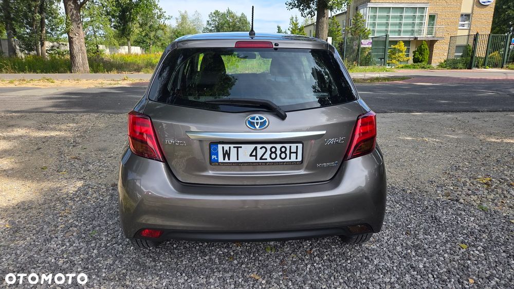 Toyota Yaris Hybrid 100 Dynamic - 6