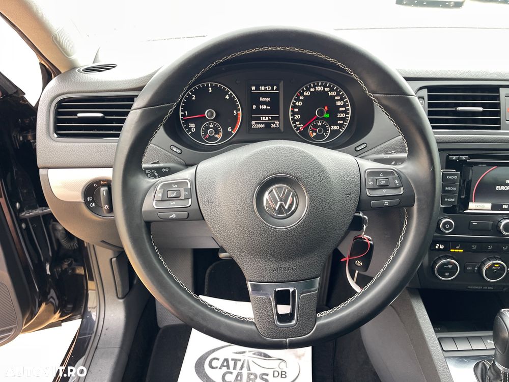 Volkswagen Jetta 1.6 TDI DSG Comfortline - 36