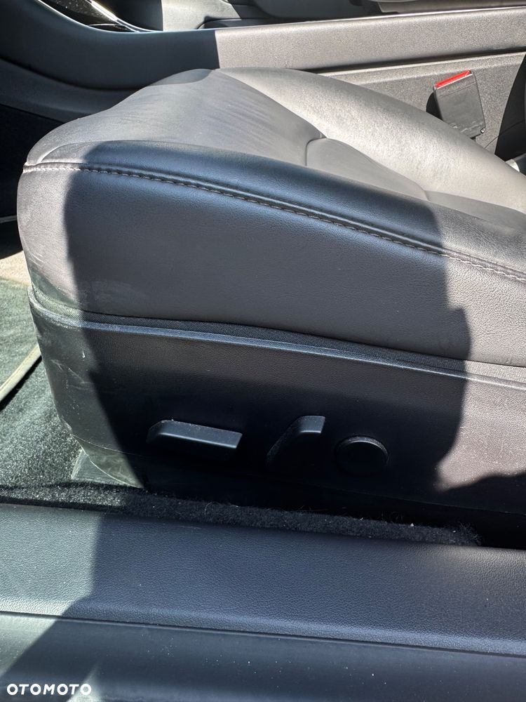 Tesla Model 3 Standard Reichweite Plus Hinterradantrieb - 27