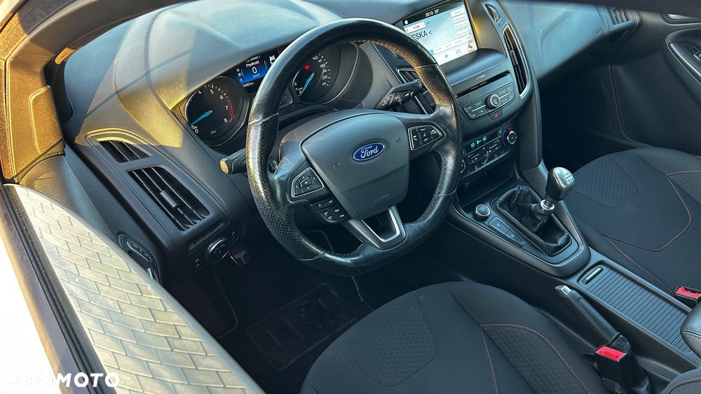 Ford Focus 1.5 EcoBoost ST-Line - 10