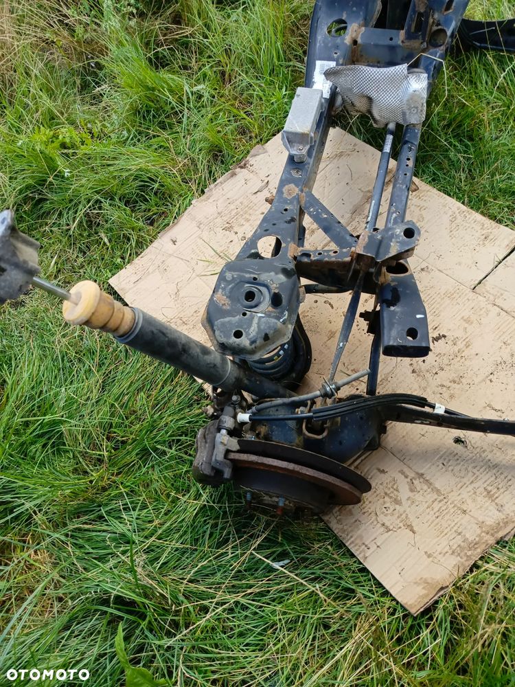 BELKA ZAWIESZENIE OŚ TYLNA  FOCUS MK2 - 2