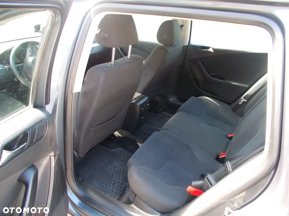 Volkswagen Passat Variant 1.6 TDI DPF BlueMot Comfortline - 6