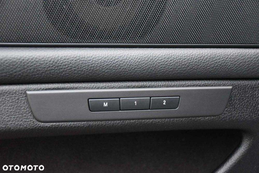 BMW Seria 5 520d xDrive - 22